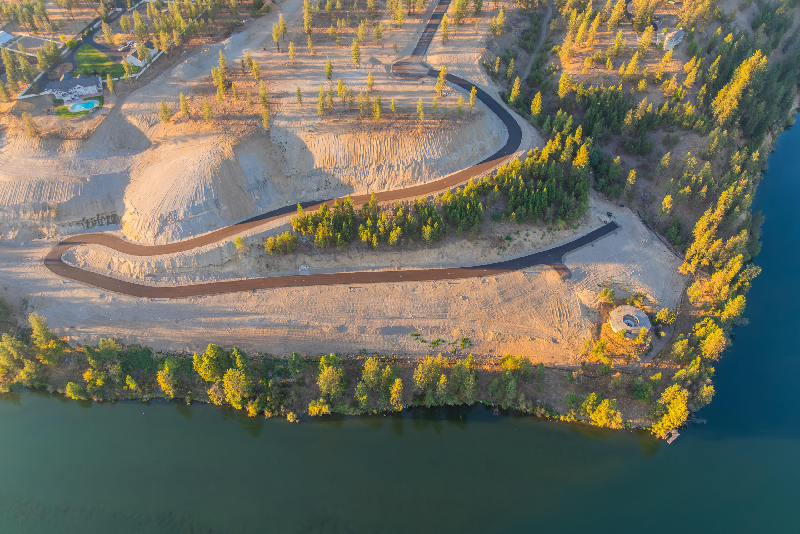 Pointe 9 &mdash; aerial of the development and homesites along Long Lake